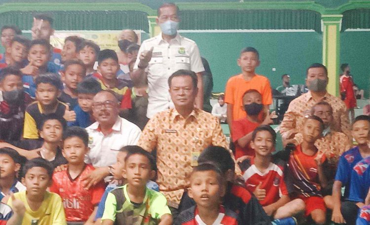 Wakil Walikota Membuka Turnamen Bulu Tangkis PBSI Sumsel di Gedung GOR Harmonis Tugu Kecil Prabumulih