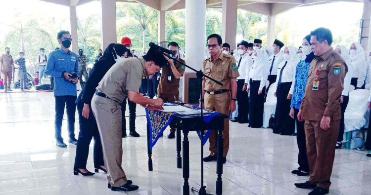 Sebanyak 359 Orang Pegawai Dilantik dan Diambil Sumpahnya di Gedung Pendopoan Rumah Dinas Walikota Hari ini