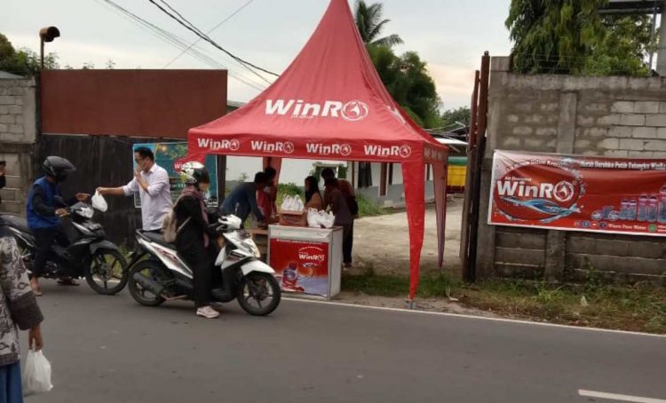 Setelah Kemarin 500, Hari ini 200 Paket Takjil Dibagikan oleh WinRo