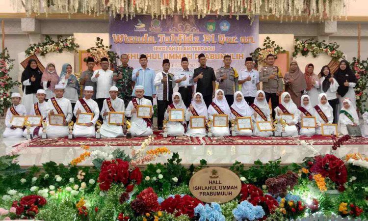 Sekolah Islam Terpadu Ishlahul Ummah Hari ini Gelar Wisuda Tahfidz Al-Qur’an Semua Tingkatan, dari SD Sampai SMA