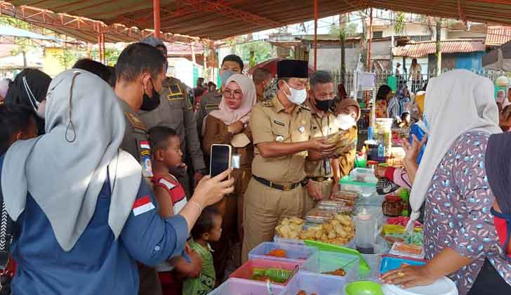 Wakil Wali Kota Prabumulih Membuka Pasar Bedug di Halaman Masjid Nur Arafah