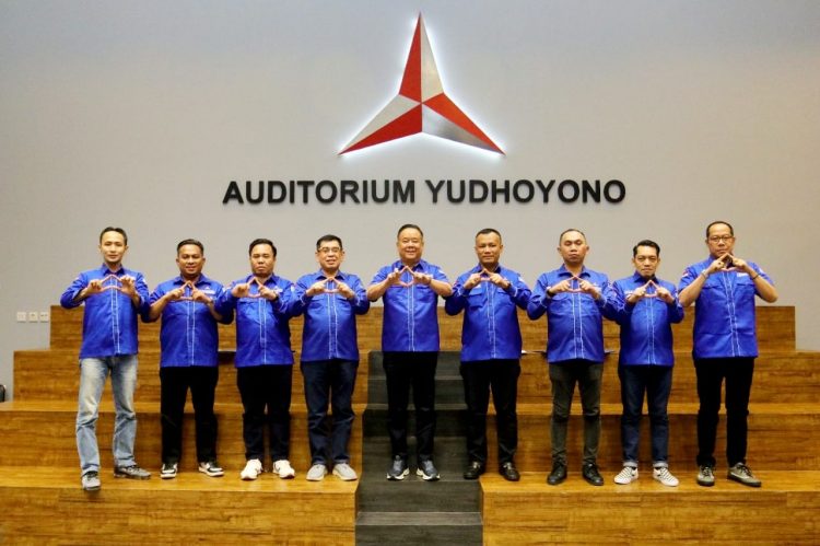 Terima SK Ketua DPC Demokrat, Deni Victoria Bertekad Menangkan Pemilu 2024