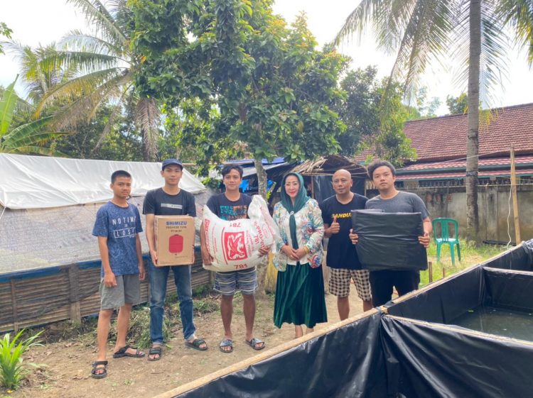 DR. Rika Sungudi Berkunjung ke Kolam Ikan 55 Maju Bersama Kelurahan Muara Dua Prabumulih