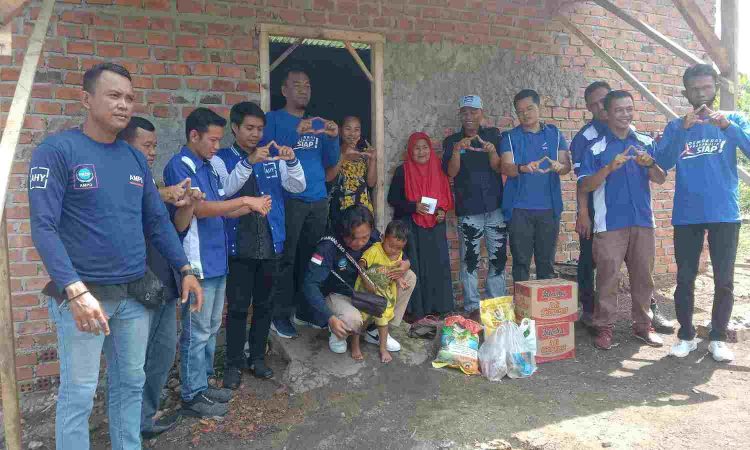 AMPD-DEMOKRAT Prabumulih Menyambangi Kediaman Ibu Surinah Warga yang Terkena Puting Beliung