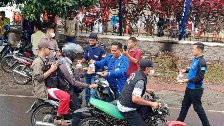 Jumat Berkah, Jumat Berbagi AMPD-Demokrat Bergerak Tiada Henti