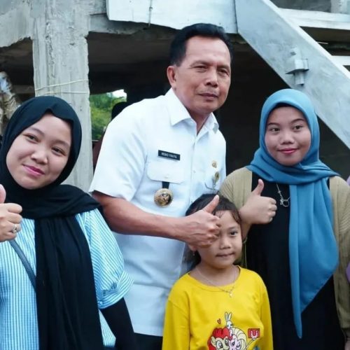 Bertandang ke Desa Epil MUBA, Ridho Yahya dan FC Persipra All Star Disambut Meriah