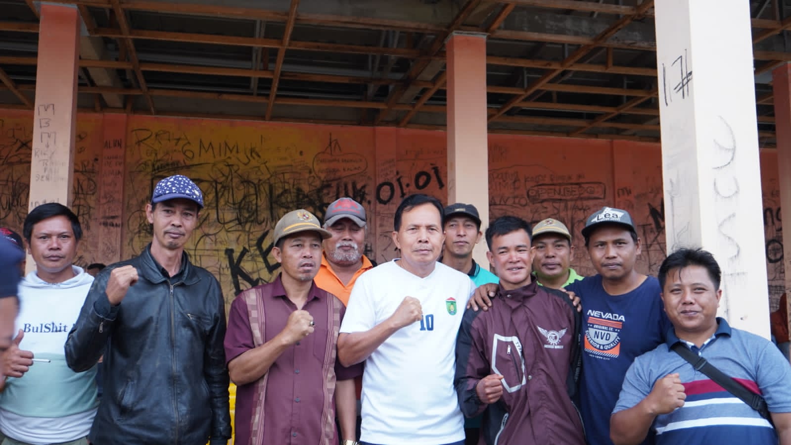 Kedatangan Walikota Prabumulih dan Tim FC AllStar Disambut Meriah Warga Tanjung Agung Semendo