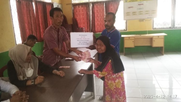 Sebanyak 26 KPM Desa Sungai Duren Kecamatan Lembak Menerima BLT Tahap Satu