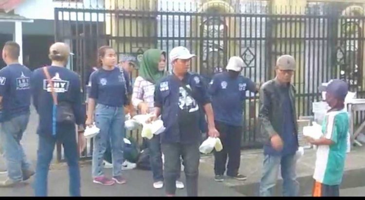 Hari ke-24 Ramadhan, Organisasi Sayap Demokrat AMPD Prabumulih Berbagi Takjil
