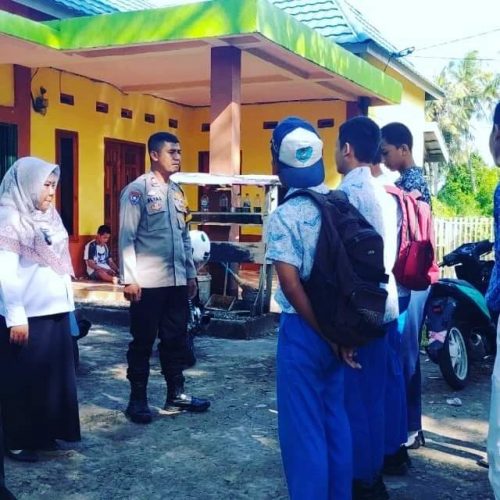 Tiga Pilar Kelurahan Karang Raja, Menanggapi Keluhan Masyarakat Adanya Pelajar yang Sering Nongkrong di Jalanan