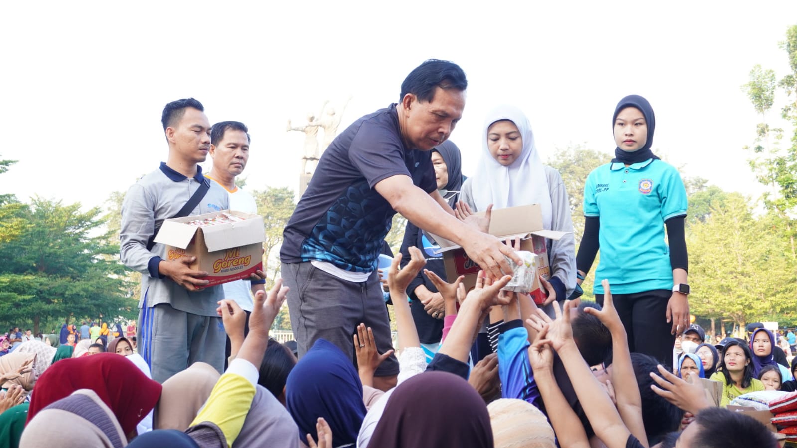 Pemerintah Kota Prabumulih Menggelar Senam Pagi Bersama Masyarakat di Taman Kota Prabujaya