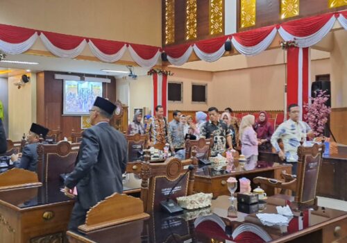 Rapat Paripurna di gedung DPRD Kota Prabumulih, Minggu 26/11/2023