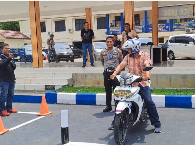 Puluhan Wartawan Kota Prabumulih Ikuti Ujian Praktik Pembuatan SIM