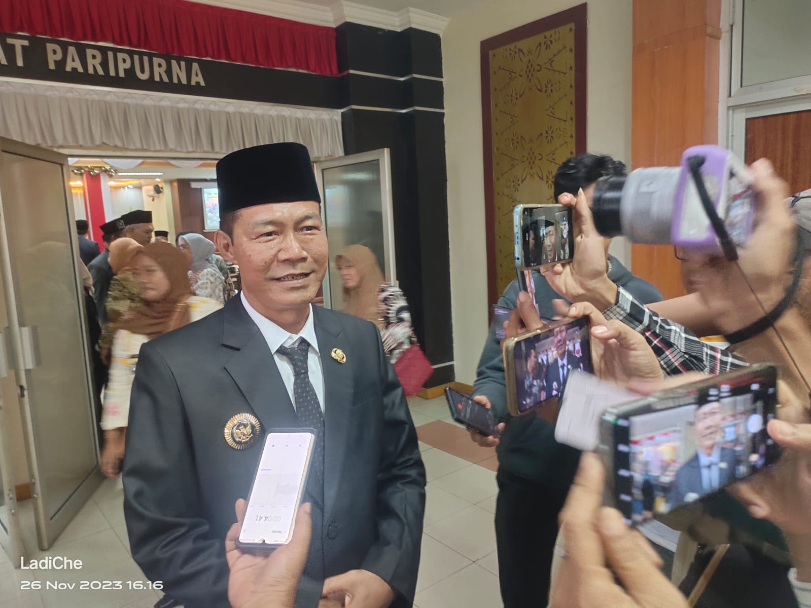 Pj Walikota H. Elman ST MM saat usai rapat bersama DPRD Prabumulih hari ini Minggu 26/11/2023.