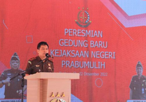 Kajari Prabumulih Roy Riady SH MH memberikan kata sambutan saat peresmian gedung kantor baru Kejari Prabumulih, 22/12/2022..