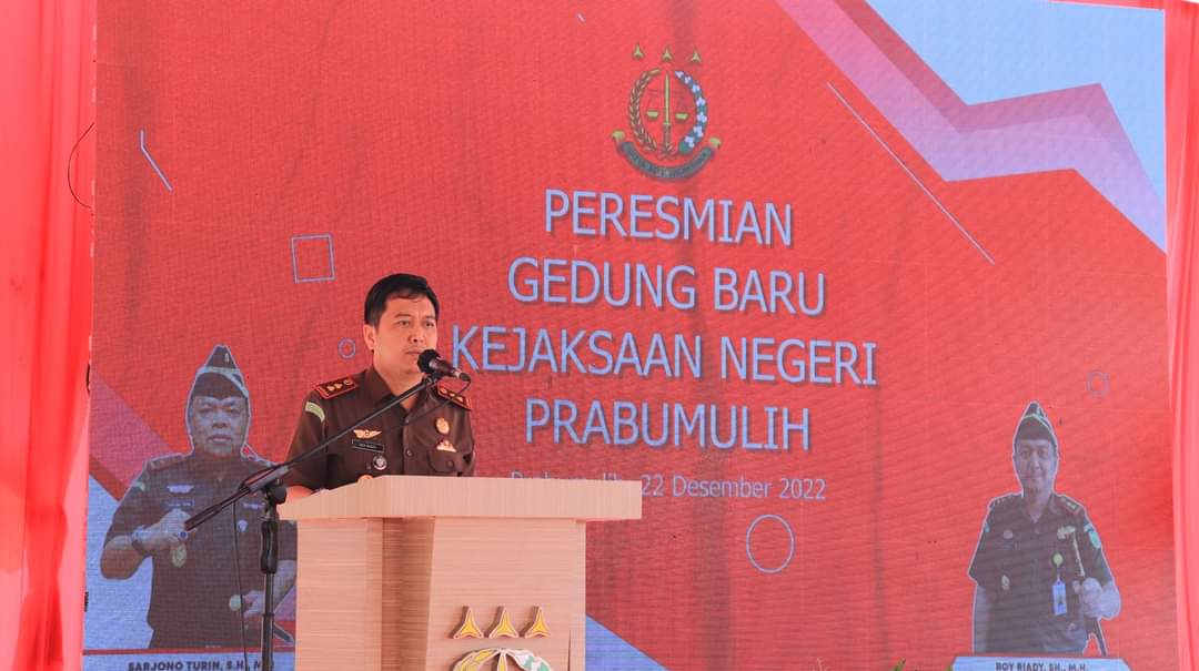 Kajari Prabumulih Roy Riady SH MH memberikan kata sambutan saat peresmian gedung kantor baru Kejari Prabumulih, 22/12/2022..