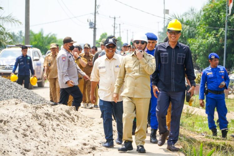 Pj Bupati Apriyadi Bangun Jembatan Hingga Perbaiki 36 Kilometer Jalan di Lalan