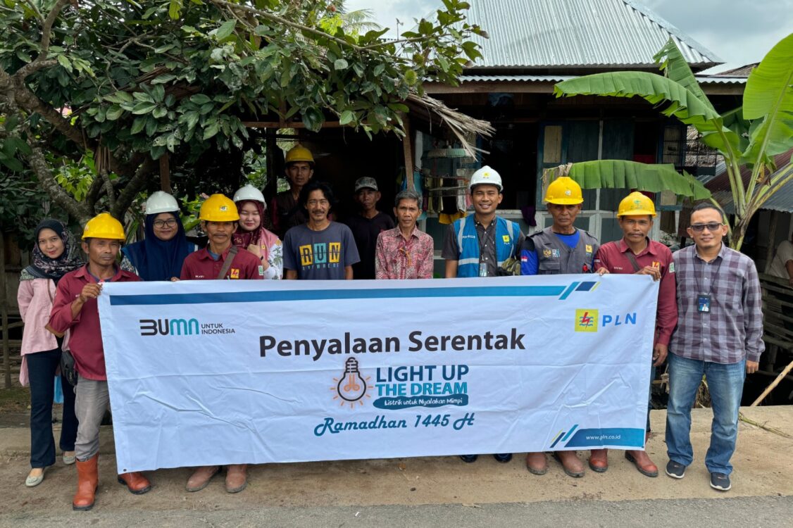 Berbagi Kebahagiaan di Bulan Penuh Berkah, PLN UP3 Ogan Ilir Salurkan Bantuan Listrik Gratis untuk Warga