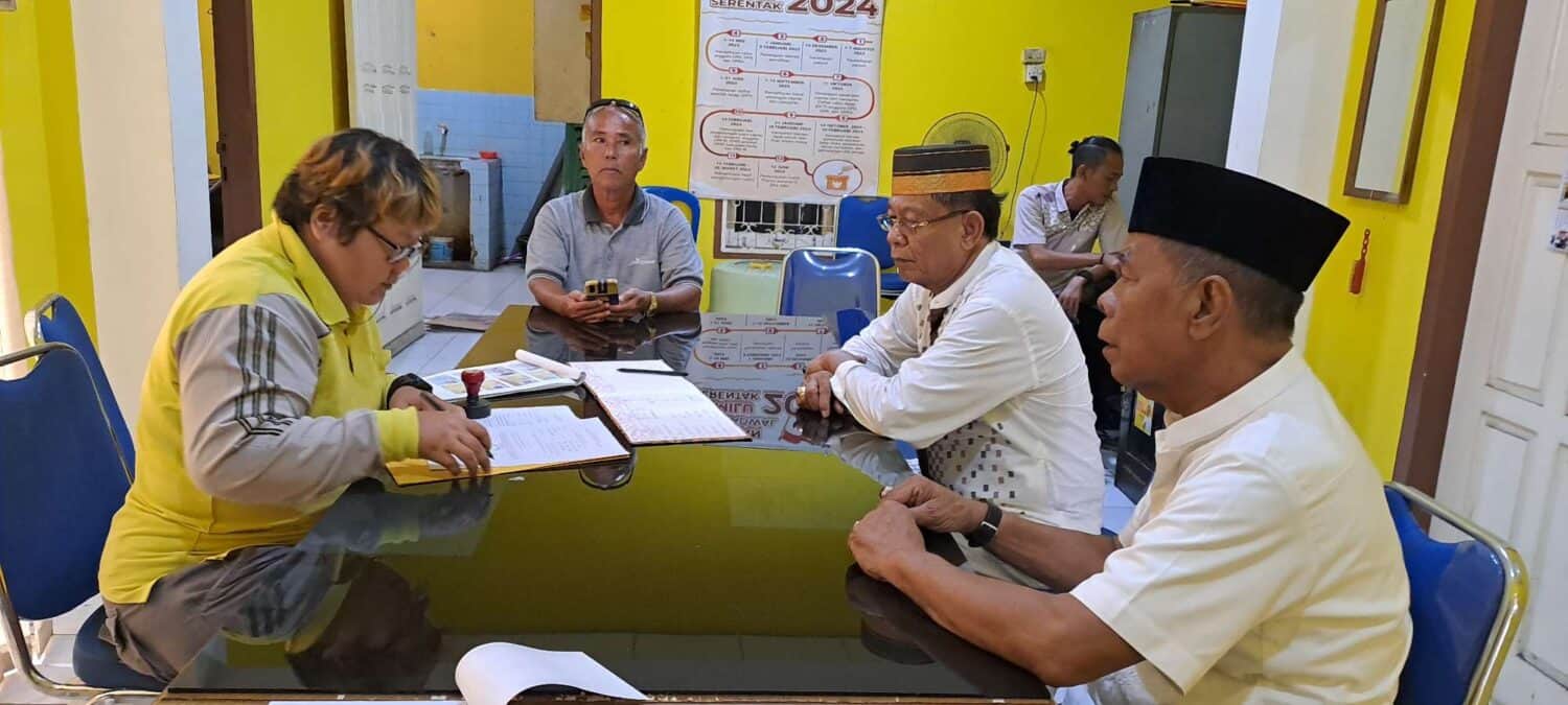 Drs Idham Tergun Mengambil Formulir Pendaftaran ke Partai Golkar dan Demokrat