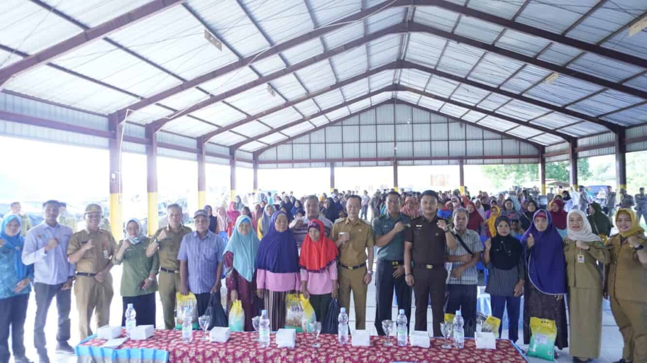 Pj Walikota Hadiri Kegiatan Gerakan Pangan dan Pasar Murah di Gedung Serba Guna Cambai