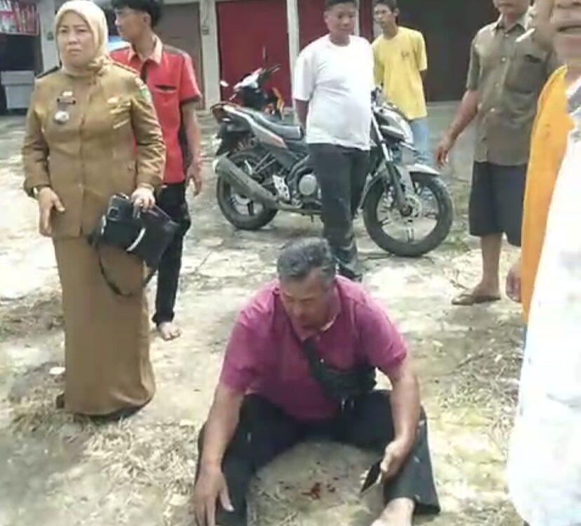Viral! Video Seorang Polisi Menendang Pemotor Hingga Jatuh dan Berdarah