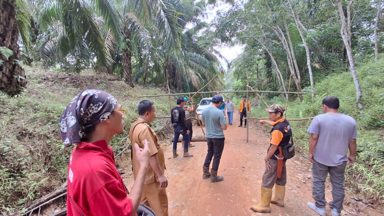 Jalan Rusak Parah Akibat Operasional PT CBE, Kades Tanjung Menang Berang!