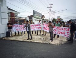 Aksi Demo Di Depan Kejaksaan Negeri Lubuk Linggau. Oleh Aliansi Perkumpulan Gerakan Cendana Grup.