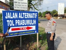 Satlantas Polres Kota Prabumulih Pasang Papan Petunjuk Arah untuk Bantu Pemudik
