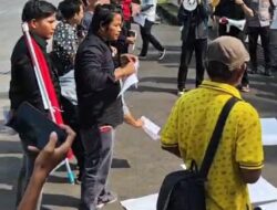 Aksi Damai di Polda Sumsel Tuntut Pencopotan Kapolsek Gunung Megang, Publik Pertanyakan Legitimasi Peserta