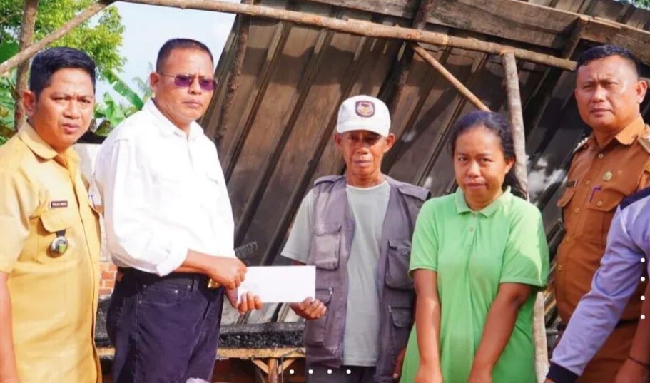 Wali Kota Tinjau Langsung Korban Kebakaran di Kelurahan Sukajadi Sekaligus Berikan Bantuan Kepada Korban