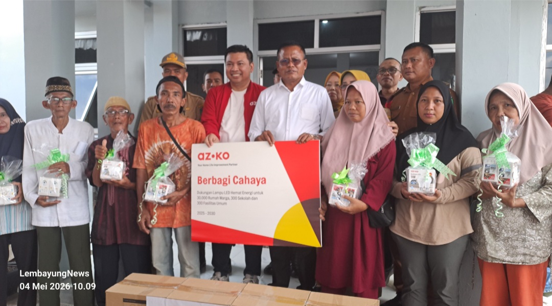 AZKO Terangi 250 Rumah Warga Lewat Berbagi Cahaya di Muara Dua Barat