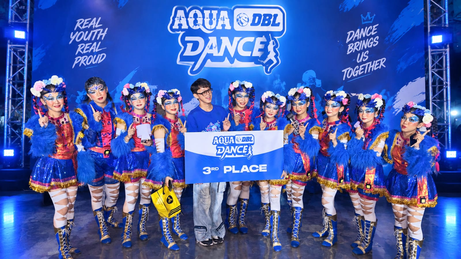 SMA Negeri 1 Prabumulih Ukir Prestasi, Tim Dance Raih 3rd Place Aqua DBL Dance 2026